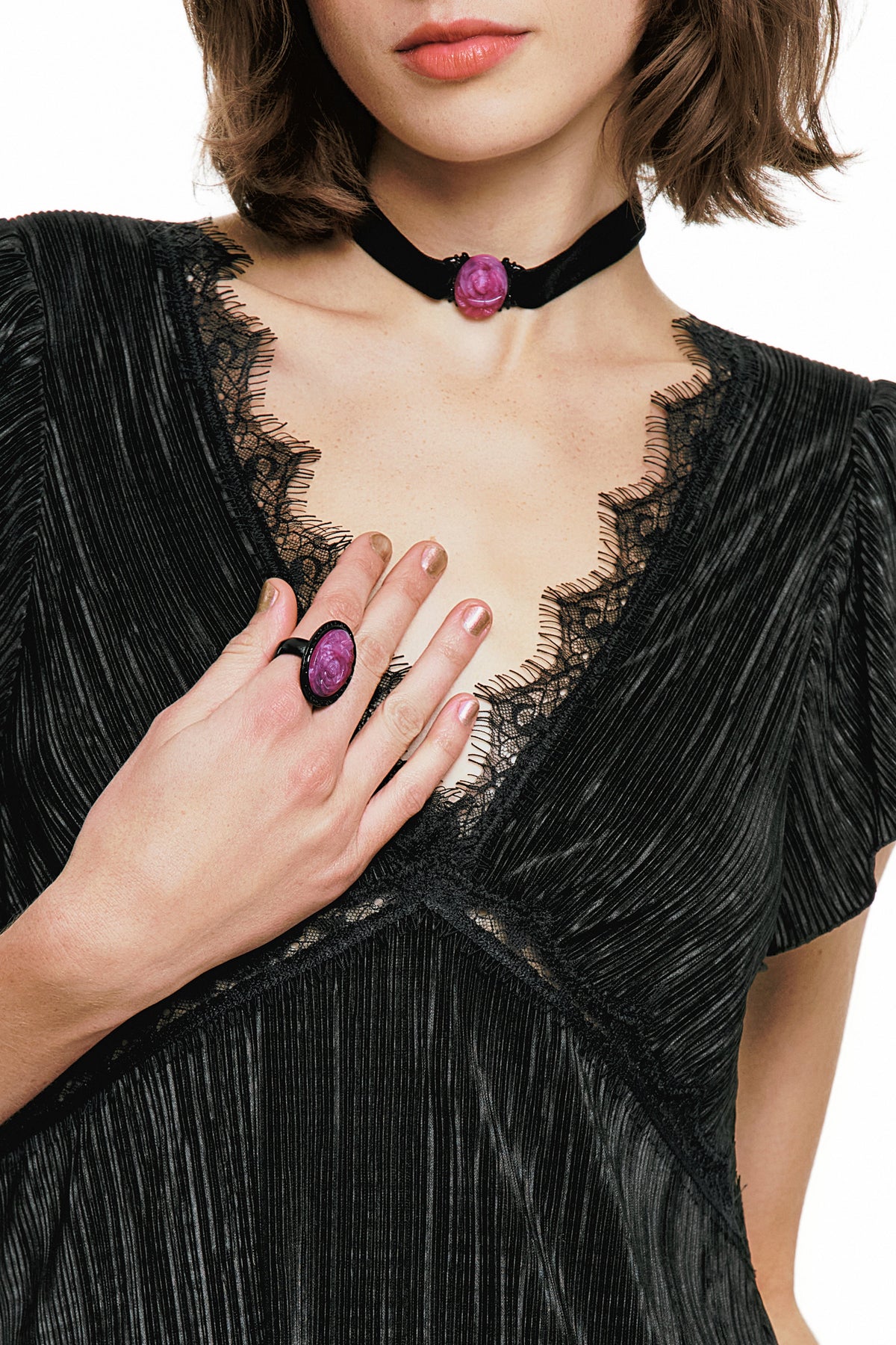 Oval Rose Choker - Dusty Rose | Anna Sui