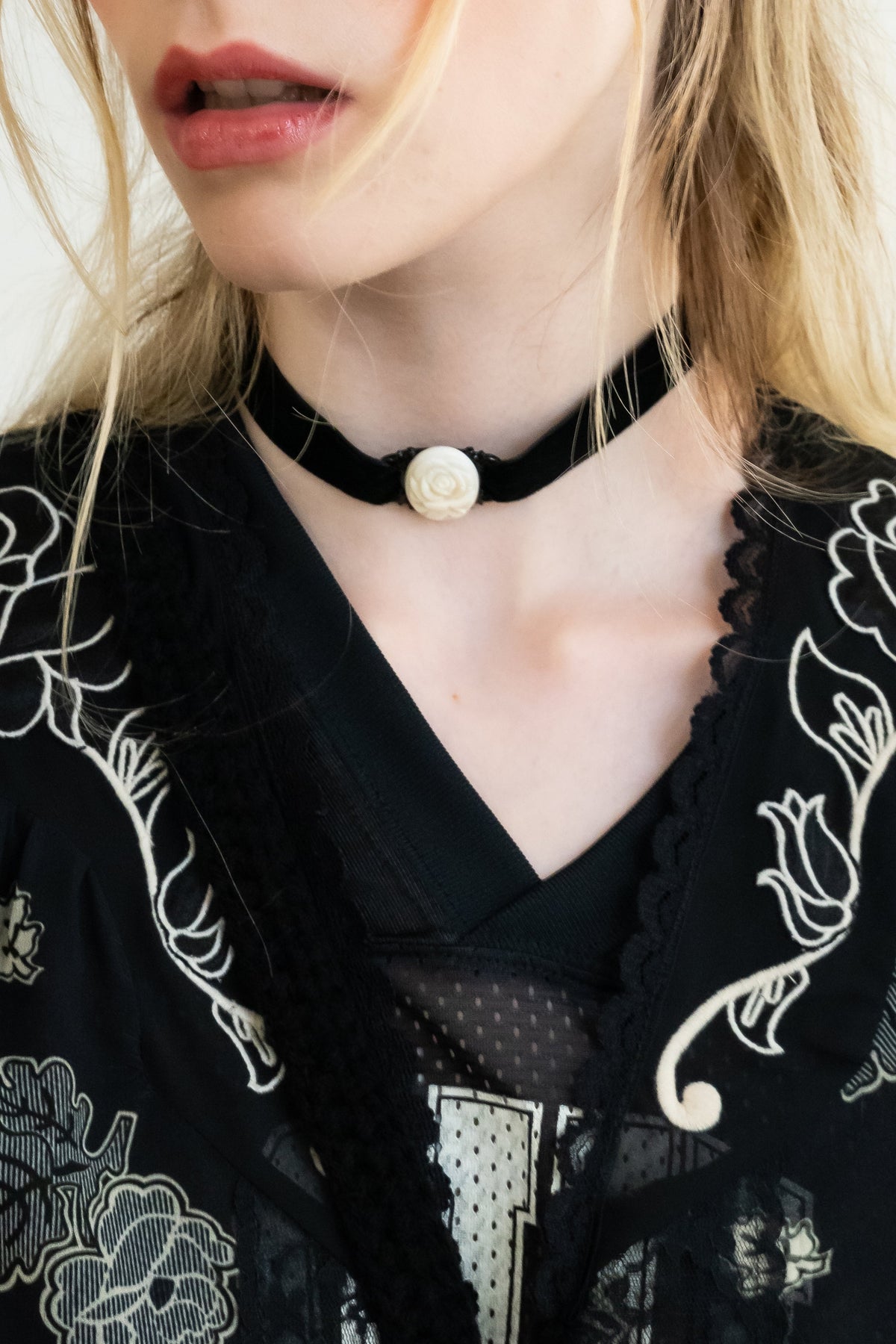 Oval Rose Choker - Ivory | Anna Sui