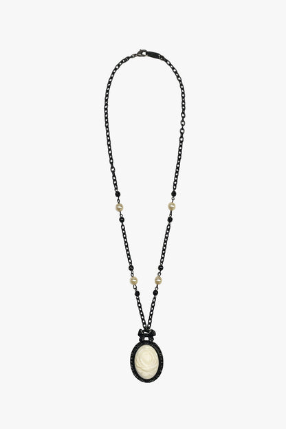 Carved Rose Victorian Frame Necklace - Ivory | Anna Sui