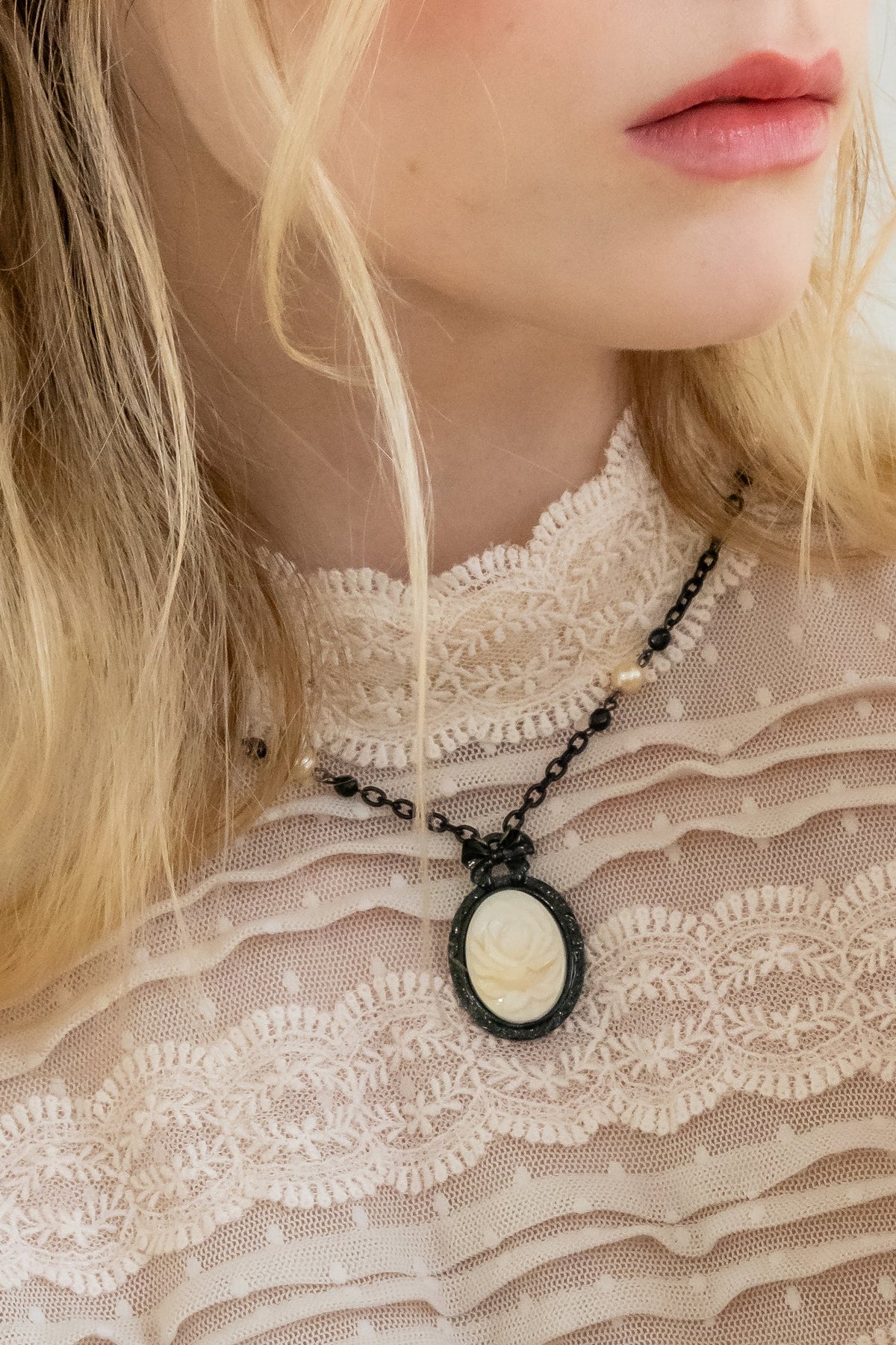 Carved Rose Victorian Frame Necklace - Ivory | Anna Sui