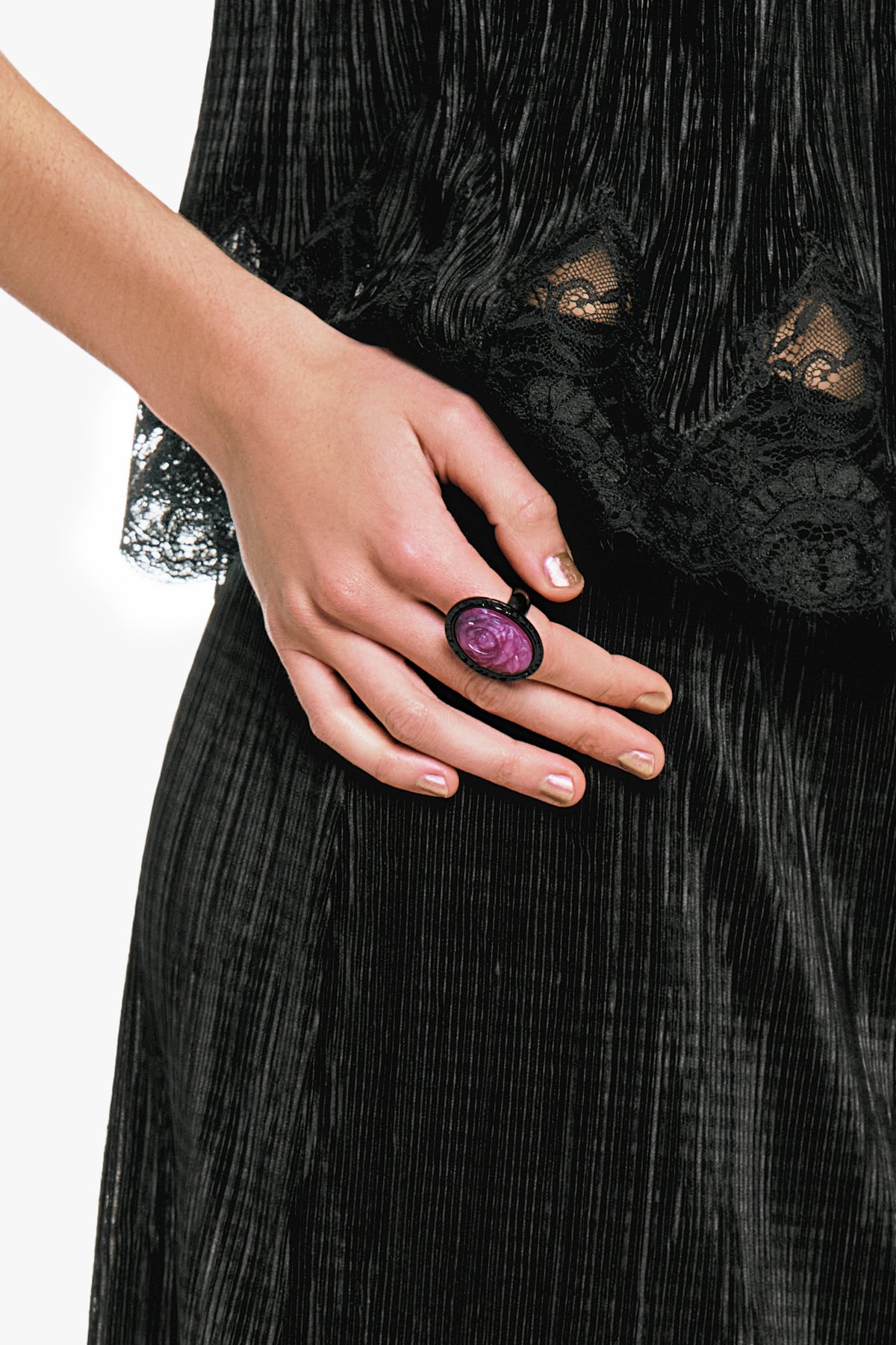 Carved Rose Ring - Dusty Rose | Anna Sui